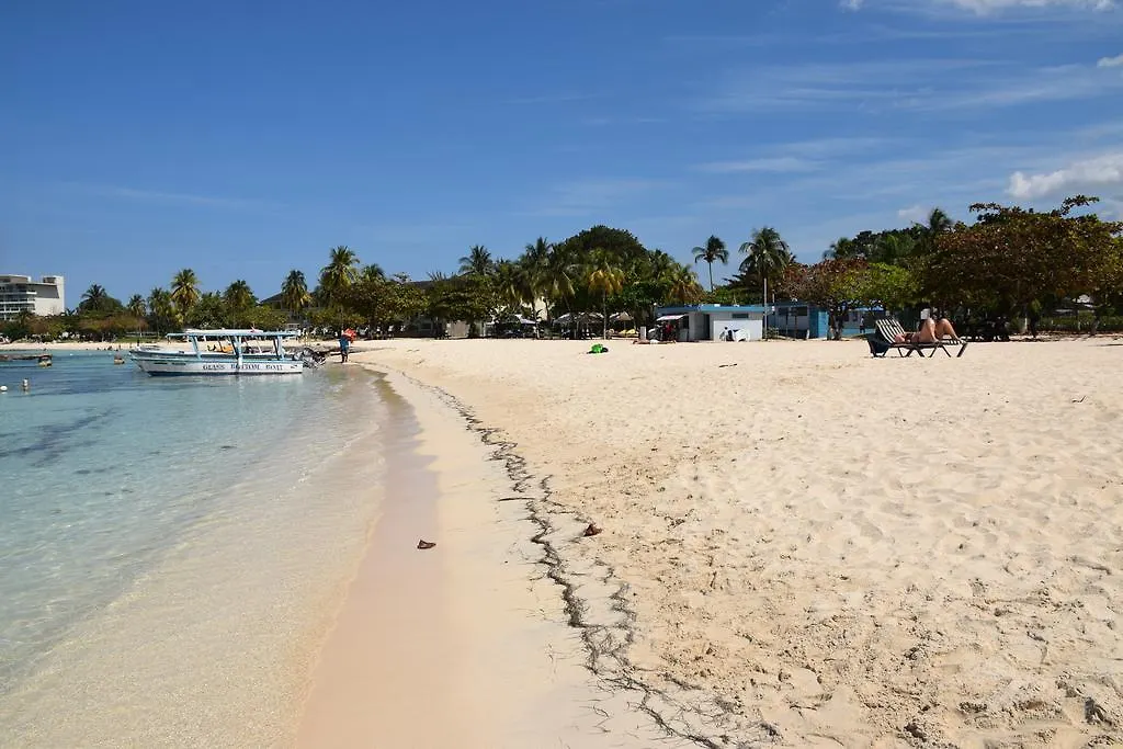 1 Bed Apartment/Condo Saint James 0*,